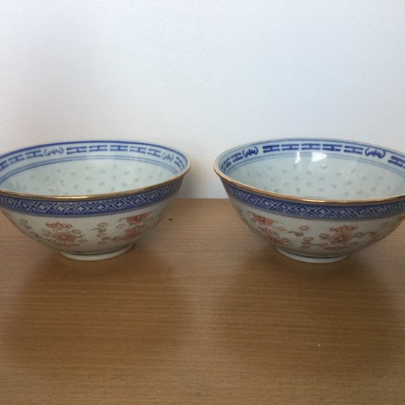 set of 4 Vintage Chinese porcelain bowls rice eyes grain blue white red dragon - Picture 7 of 8